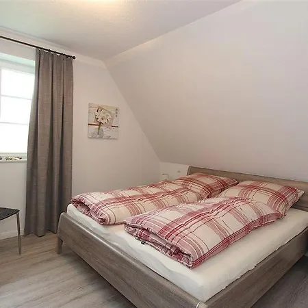 Haushaelfte-5d-id-332 Holiday home *