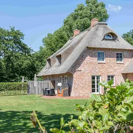 Haushaelfte-5d-id-332 Holiday home *